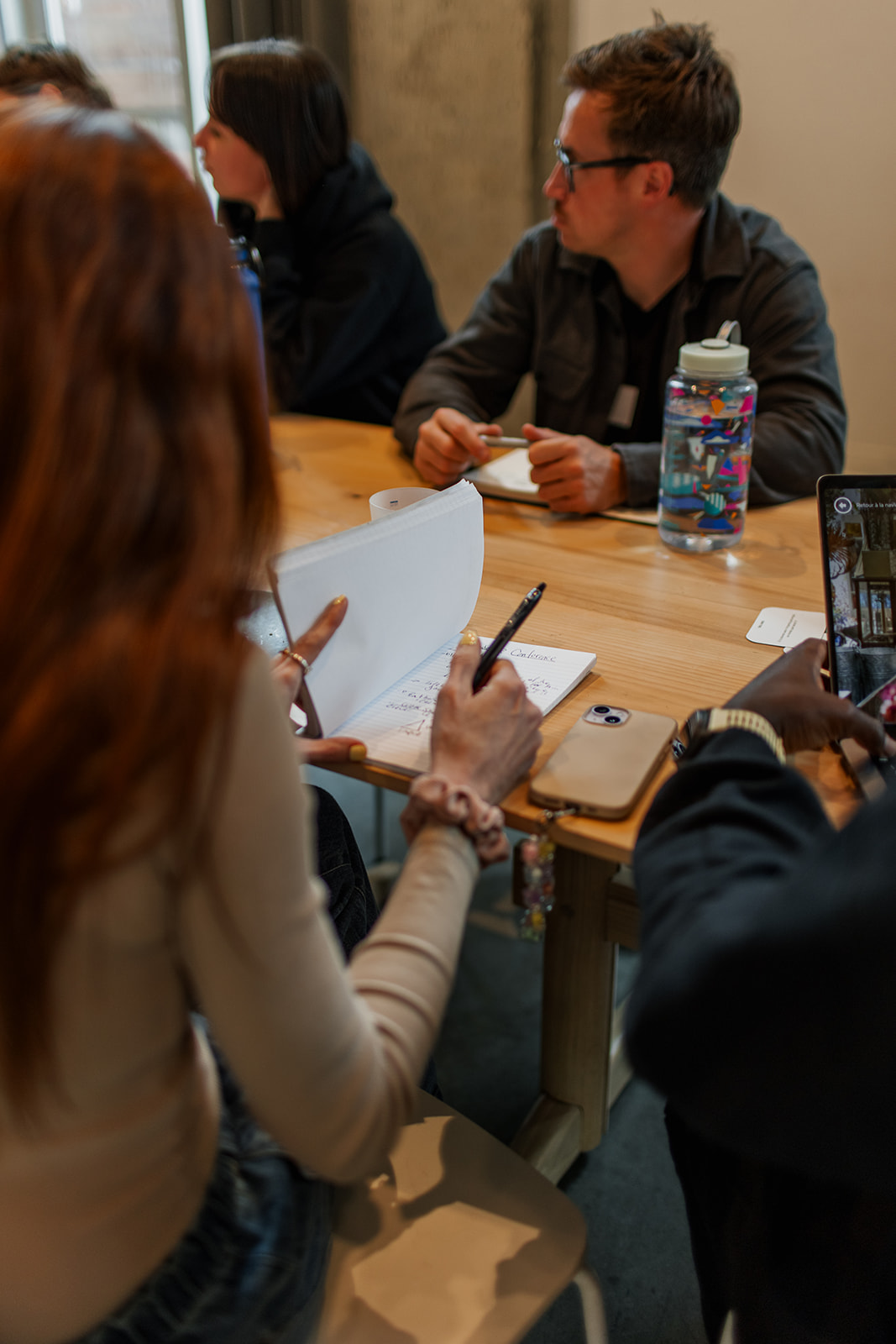 Fondateur·rice·s en discussion lors d'une journée de formation Boite Pac